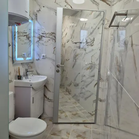 Sky Rose Apartment *